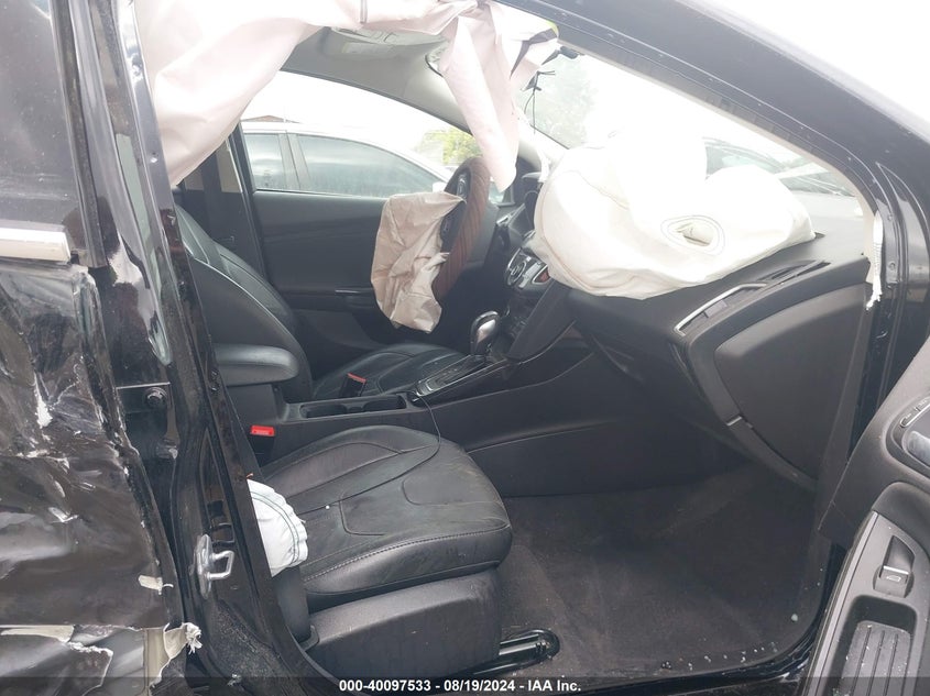 VIN 1FADP3N23JL294475 2018 FORD FOCUS TITANIUM