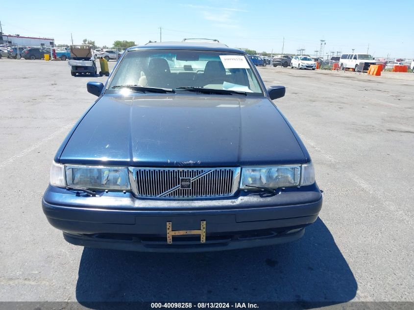 1998 Volvo S90 VIN: YV1KS9603W1136988 Lot: 40098258