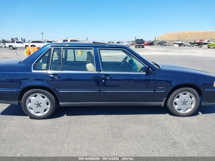 1998 Volvo S90 VIN: YV1KS9603W1136988 Lot: 40098258