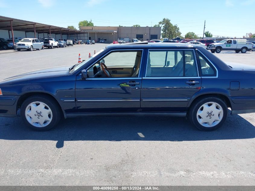 1998 Volvo S90 VIN: YV1KS9603W1136988 Lot: 40098258