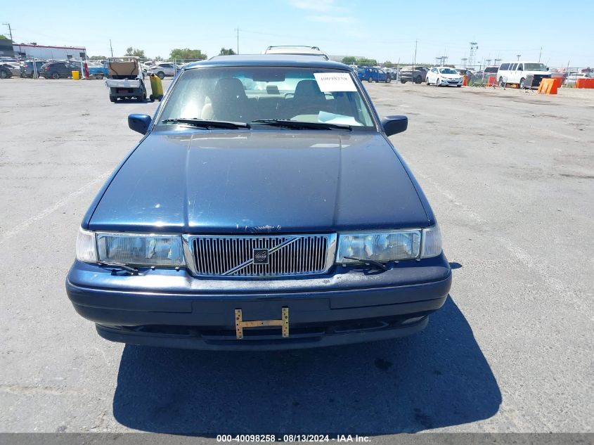 1998 Volvo S90 VIN: YV1KS9603W1136988 Lot: 40098258