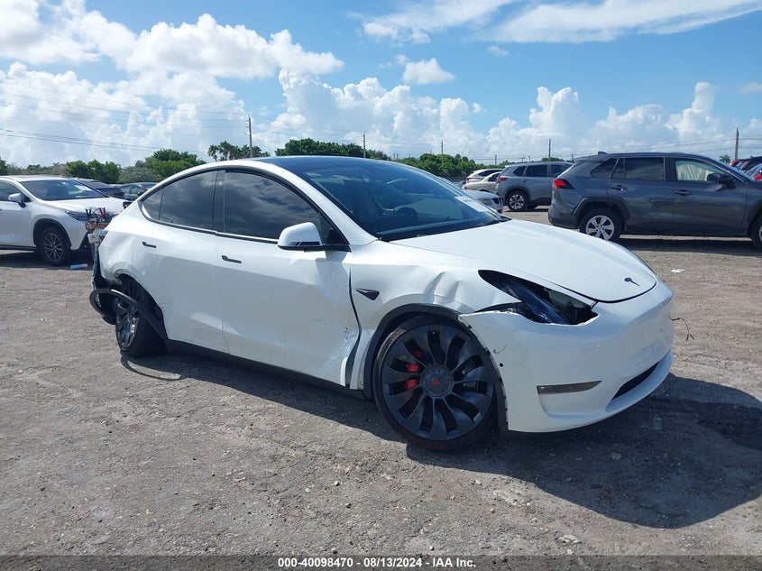 2022 TESLA MODEL Y  (VIN: 7SAYGDEFXNF505686)