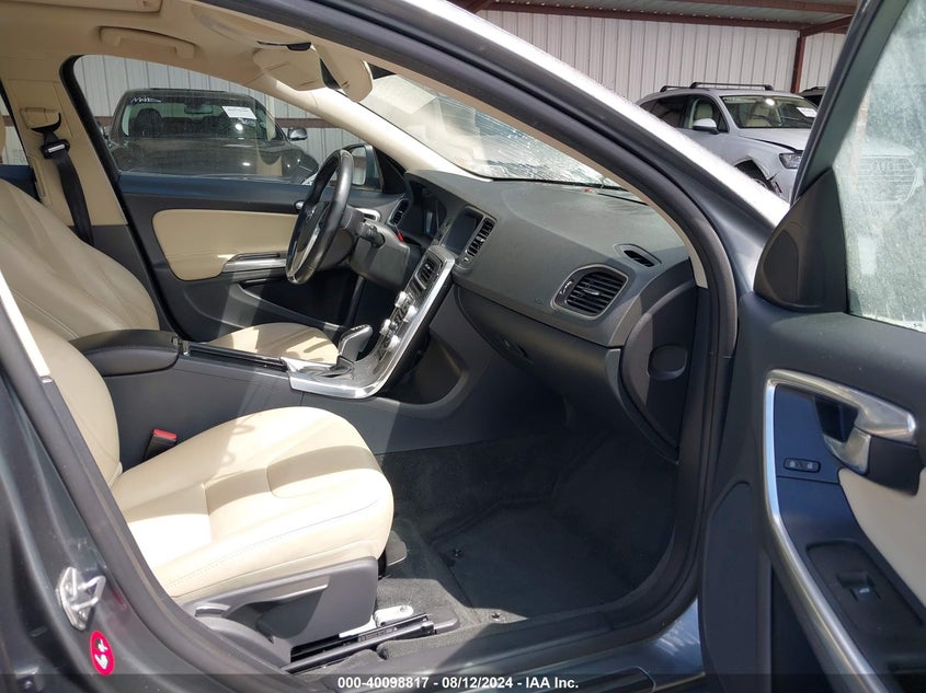 VIN YV126MFL2H2423656 2017 VOLVO S60 T5 DYNAMIC