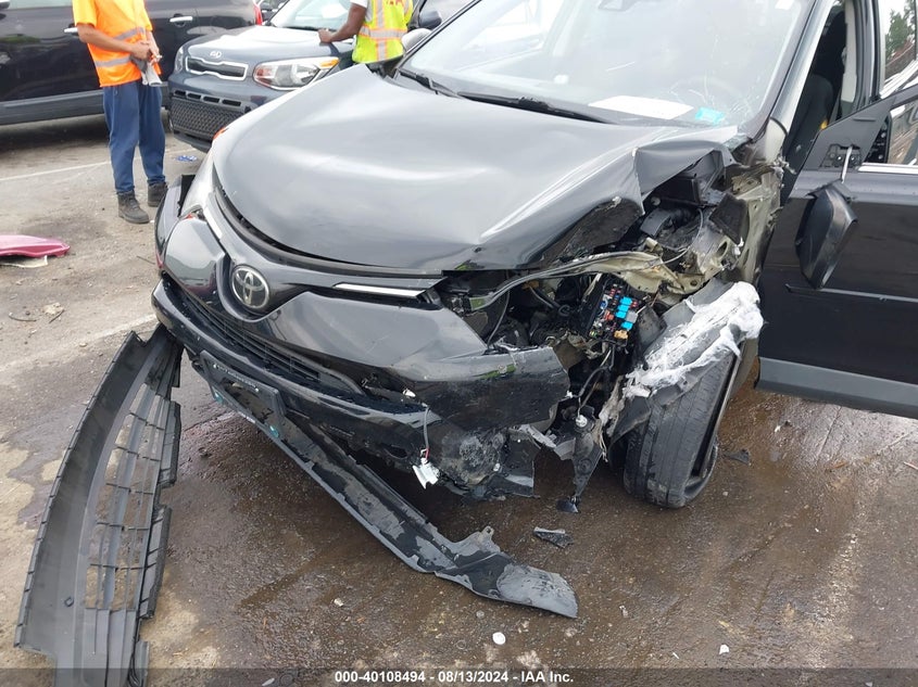 VIN 2T3BFREV1JW857764 2018 TOYOTA RAV4 LE