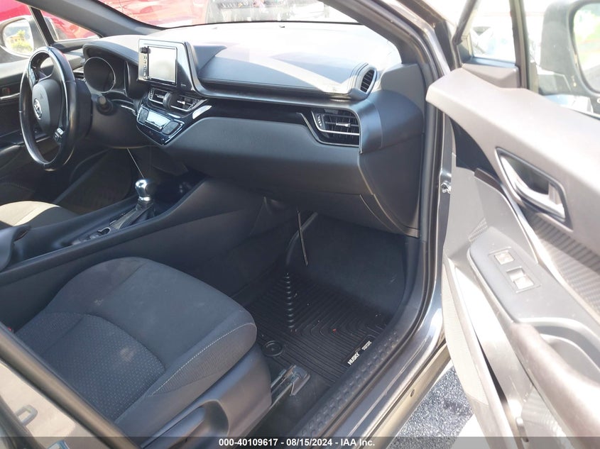 VIN NMTKHMBX4JR013849 2018 TOYOTA C-HR XLE PREMIUM