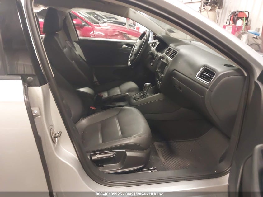 2011 VOLKSWAGEN JETTA VIN: 3VWDZ7AJ3BM371433