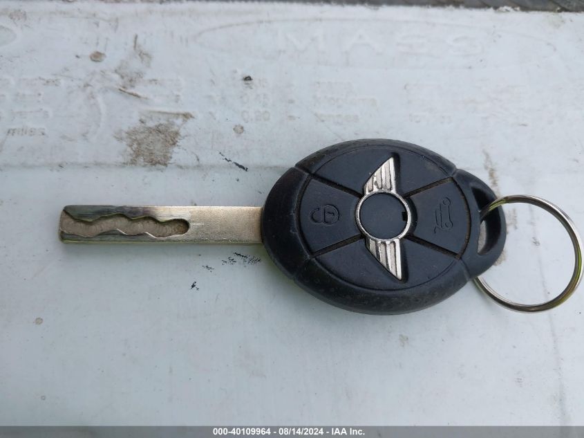 2006 Mini Cooper Hardtop VIN: WMWRC33576TJ77382 Lot: 40109964