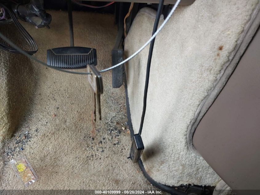 1994 Ford Econoline E150 Van VIN: 1FDEE14N2RHB89750 Lot: 40109999