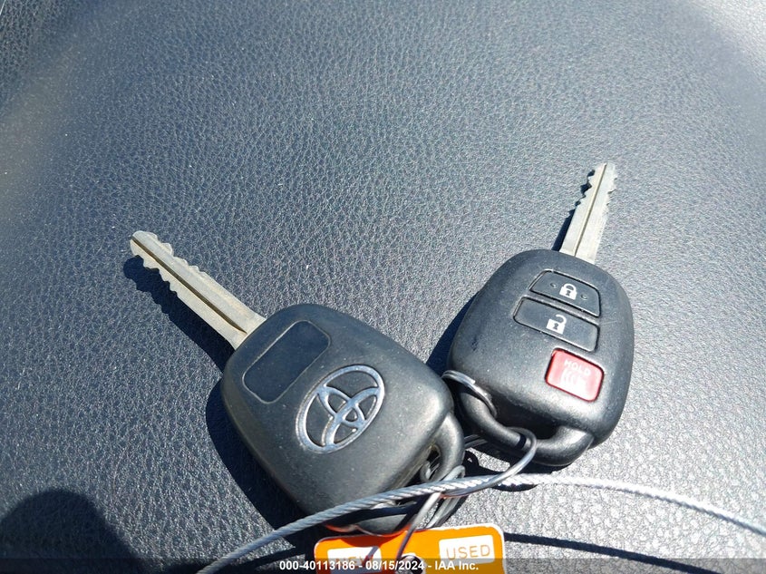 2014 TOYOTA RAV4 XLE - JTMWFREVXED027014