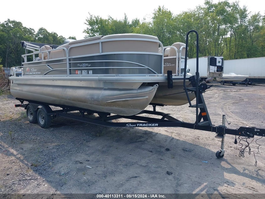 2018 SUNTRACKER PARTY BARGE 20
