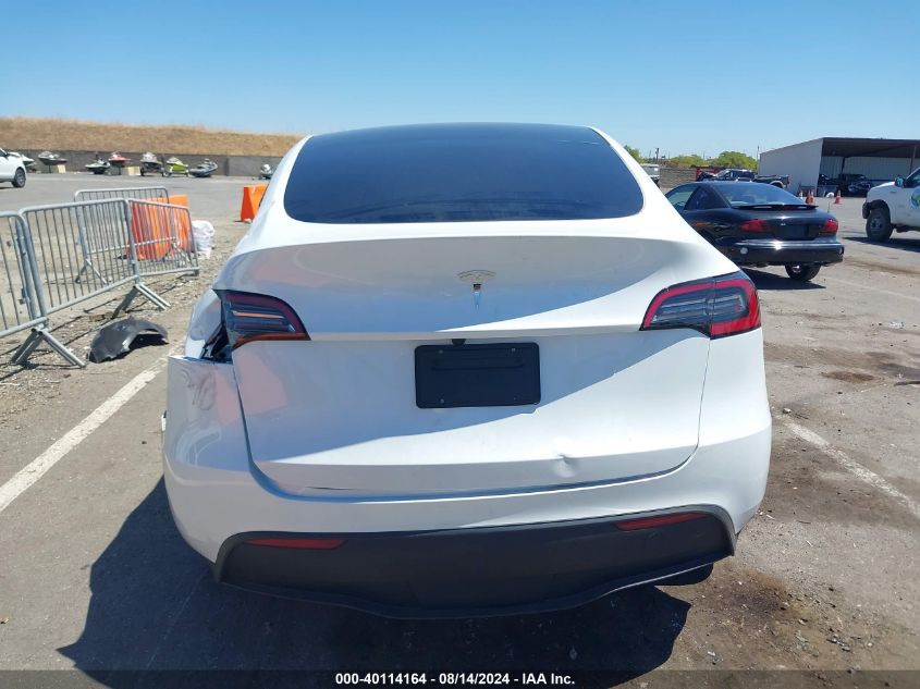 2024 Tesla Model Y Long Range/Rwd VIN: 7SAYGDED5RF015600 Lot: 40114164