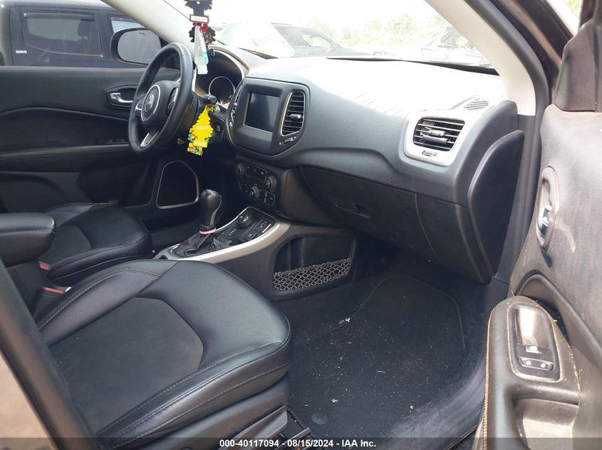 VIN 3C4NJDBB3KT629167 2019 JEEP COMPASS LATITUDE 4X4