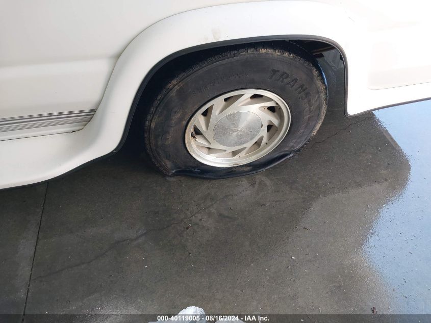 2000 Ford E-150 Recreational VIN: 1FDRE14W7YHA11440 Lot: 40119005