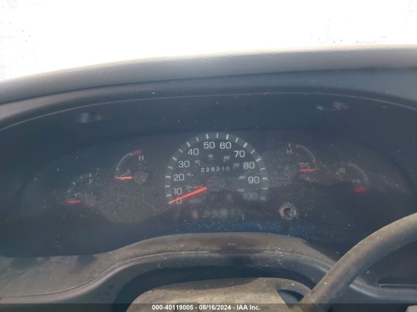 2000 Ford E-150 Recreational VIN: 1FDRE14W7YHA11440 Lot: 40119005