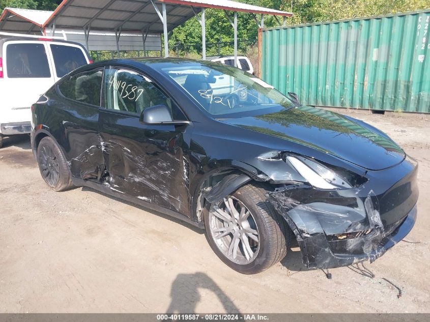 2024 TESLA MODEL Y  (VIN: 7SAYGDEE8RA229390)