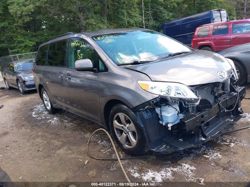 5TDKZ3DC1HS795363 2017 TOYOTA SIENNA - Image 1