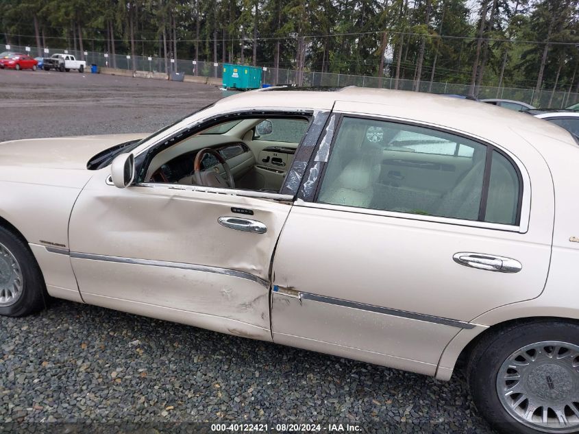 2000 Lincoln Town Car Cartier VIN: 1LNHM83W5YY895256 Lot: 40122421