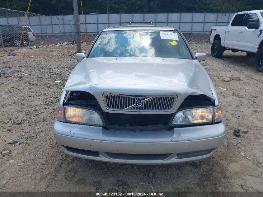 1999 Volvo V70 VIN: YV1LW55A0X2608054 Lot: 40123132