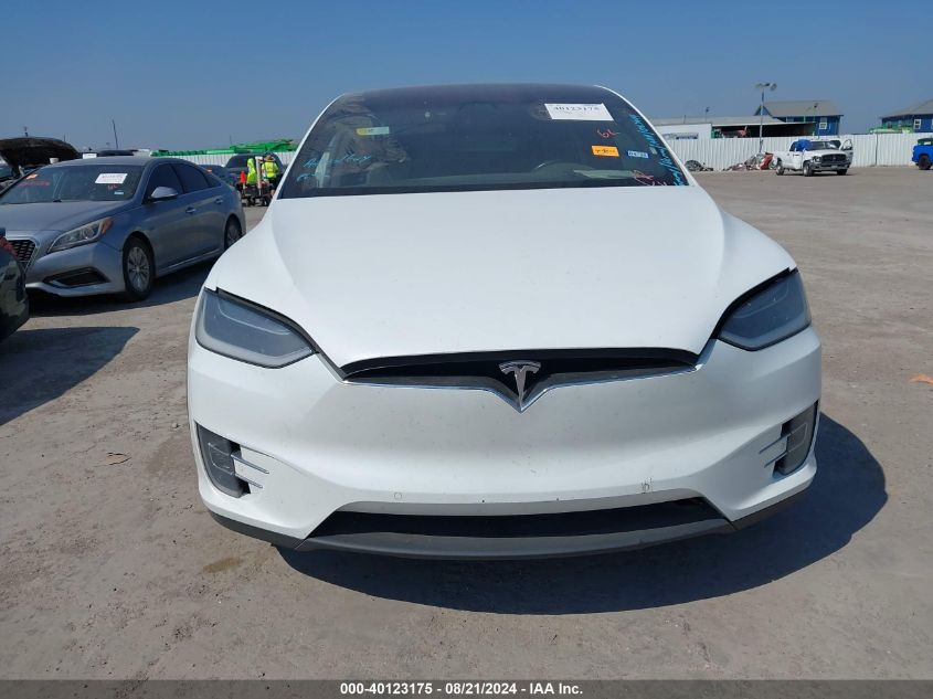 2018 Tesla Model X 100D/75D/P100D VIN: 5YJXCBE26JF087949 Lot: 40123175