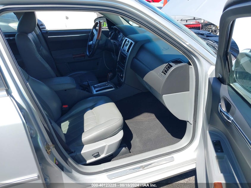 2005 Chrysler 300C VIN: 2C3AA63H75H639909 Lot: 40123225