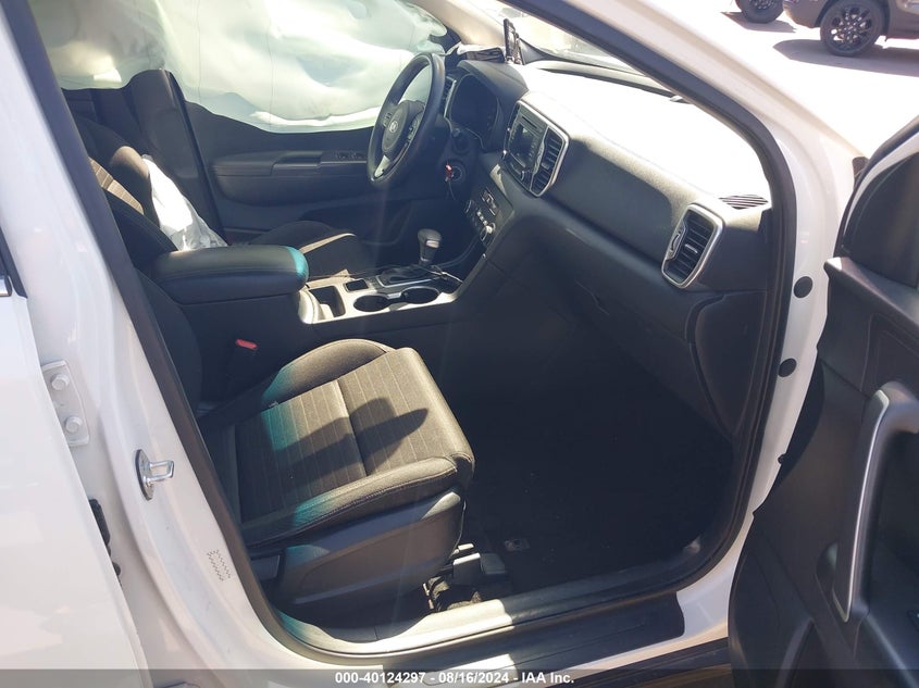 VIN KNDPMCAC7J7319126 2018 KIA SPORTAGE LX