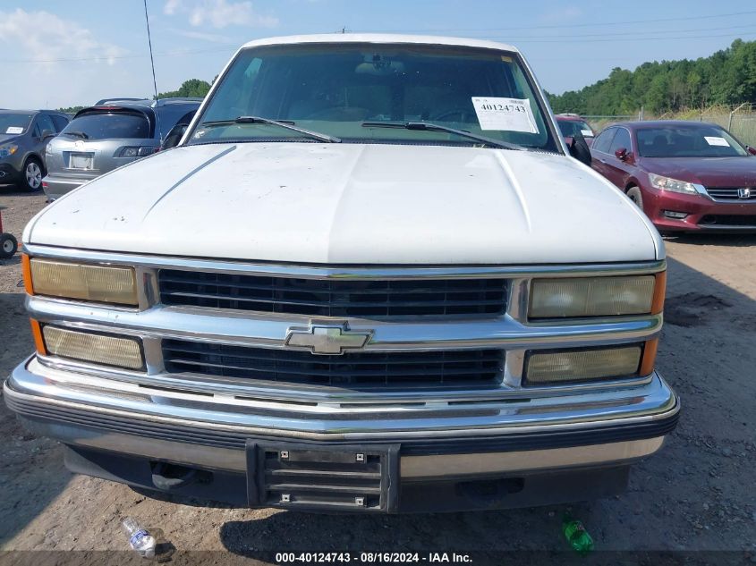 1998 Chevrolet Suburban VIN: 3GNFK16R5WG121912 Lot: 40124743