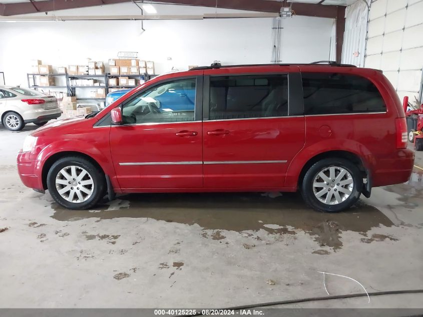 2A4RR5DX4AR135985 2010 Chrysler Town & Country Touring