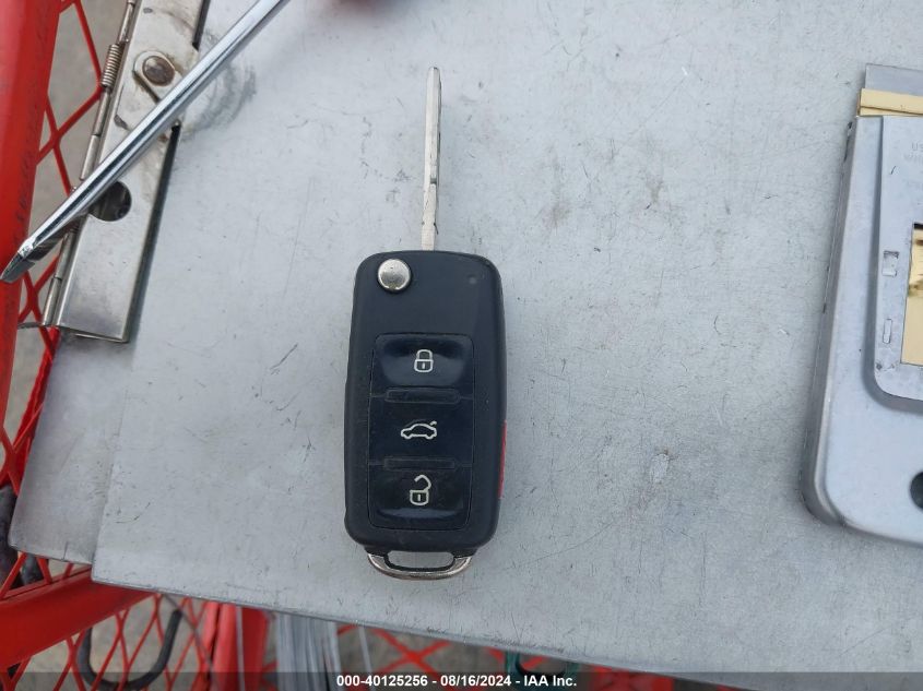 2013 VOLKSWAGEN BEETLE 2.0T TURBO - 3VWVA7AT1DM620893