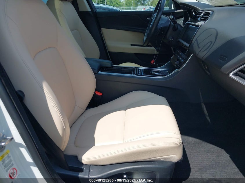 VIN SAJAJ4FX5KCP49750 2019 JAGUAR XE 25T PREMIUM