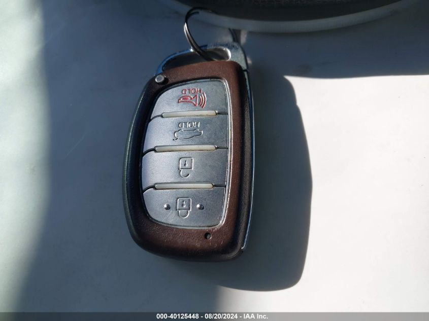 2017 Hyundai Sonata Hybrid/Se VIN: KMHE24L15HA059672 Lot: 40125448