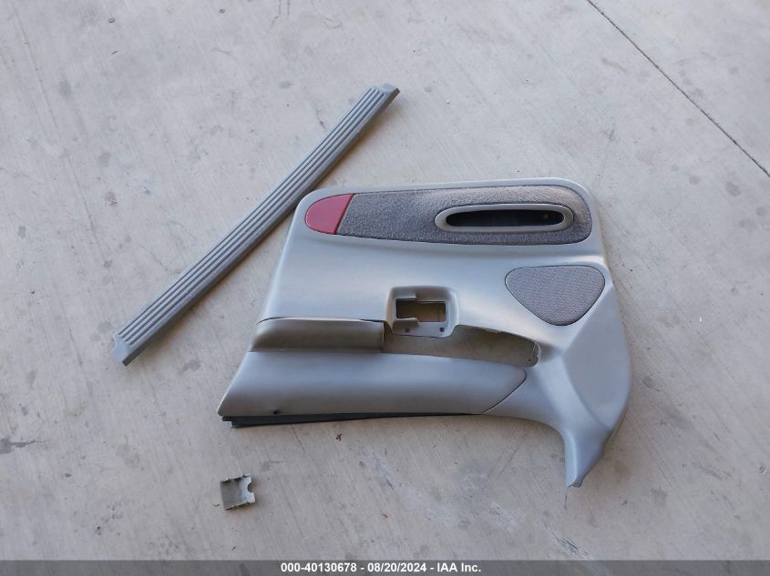 1999 Ford Explorer Eddie Bauer/Limited/Xlt VIN: 1FMZU34E0XZA16042 Lot: 40130678