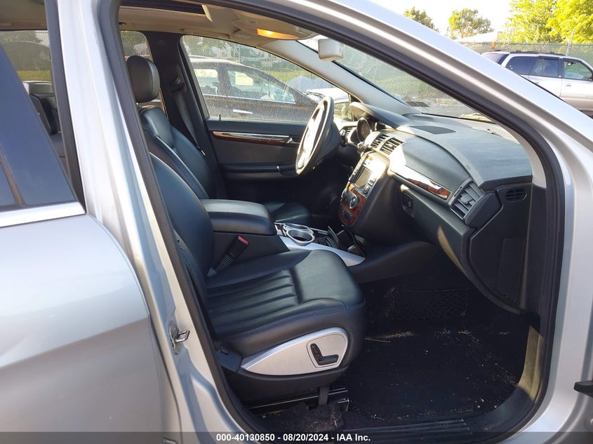 2010 Mercedes-Benz R 350 4Matic VIN: 4JGCB6FE3AA111033 Lot: 40130850