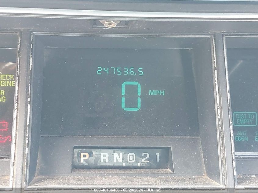 1993 Lincoln Town Car Executive VIN: 1LNLM81WXPY644390 Lot: 40136458