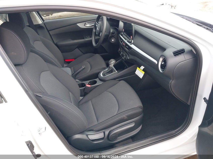 VIN 3KPF24AD1RE797327 2024 KIA FORTE LXS