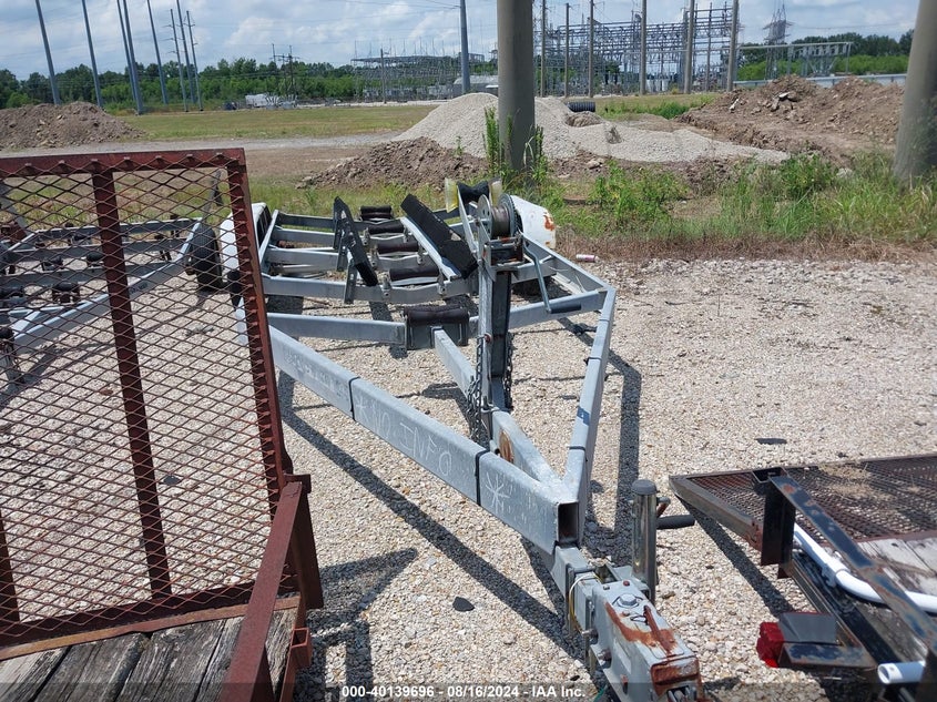 2008   TRAILER NO INFO