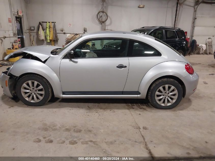 2013 Volkswagen Beetle 2.5L Entry VIN: 3VWFP7AT5DM637327 Lot: 40140460