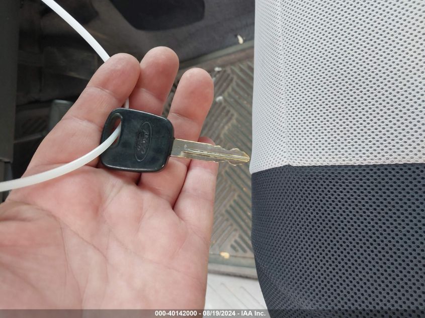 2000 Ford F-150 Lariat/Work Series/Xl/Xlt VIN: 1FTRX18L9YKA85475 Lot: 40142000