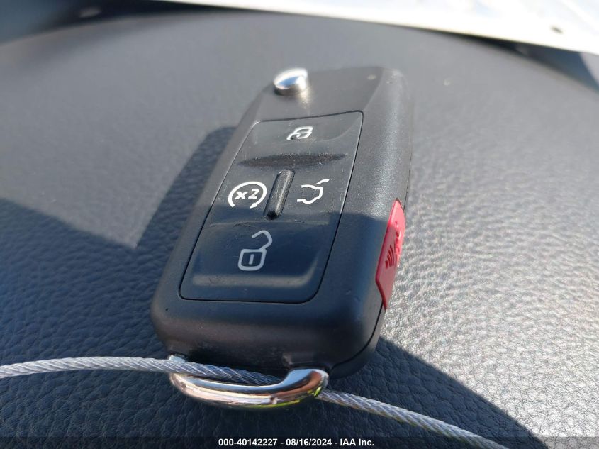 2014 Volkswagen Passat 1.8T Sel Premium VIN: 1VWCT7A37EC095651 Lot: 40142227