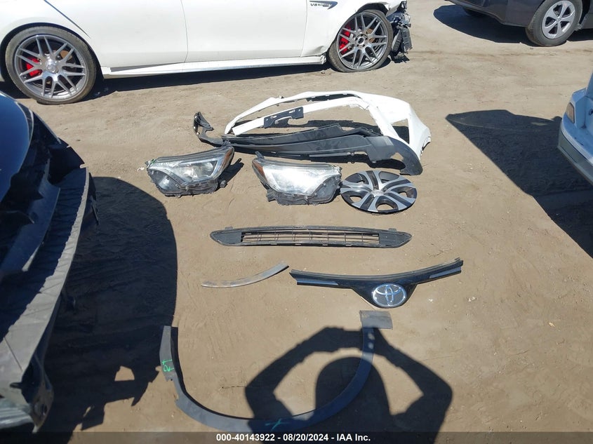 2016 TOYOTA RAV4 LE - JTMZFREV8GJ087634