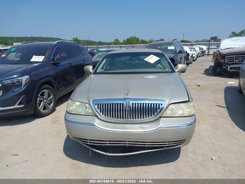 2008 Lincoln Town Car VIN: 2LNHM82W08X651127 Lot: 40144619