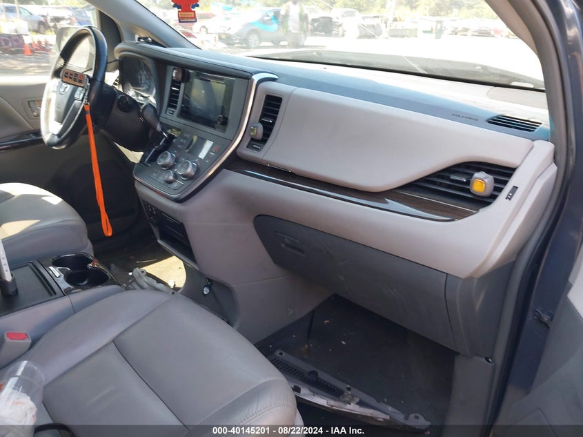 VIN 5TDYZ3DC9HS797209 2017 TOYOTA SIENNA XLE 8 PASSENGER