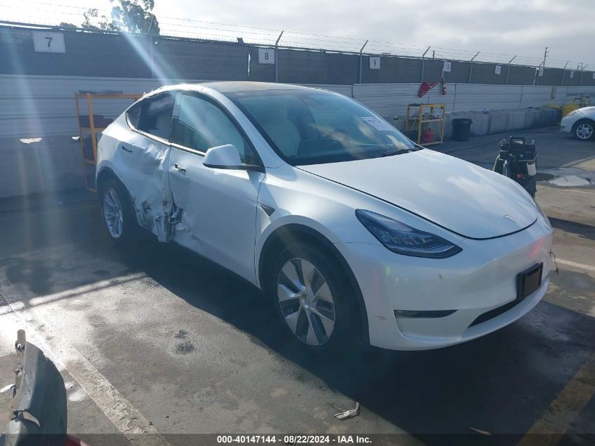 7SAYGDEE9NF381451 2022 TESLA MODEL Y - Image 1