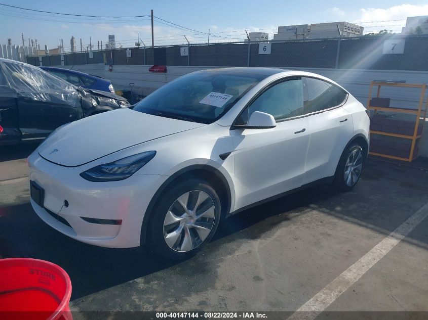 7SAYGDEE9NF381451 2022 TESLA MODEL Y - Image 2