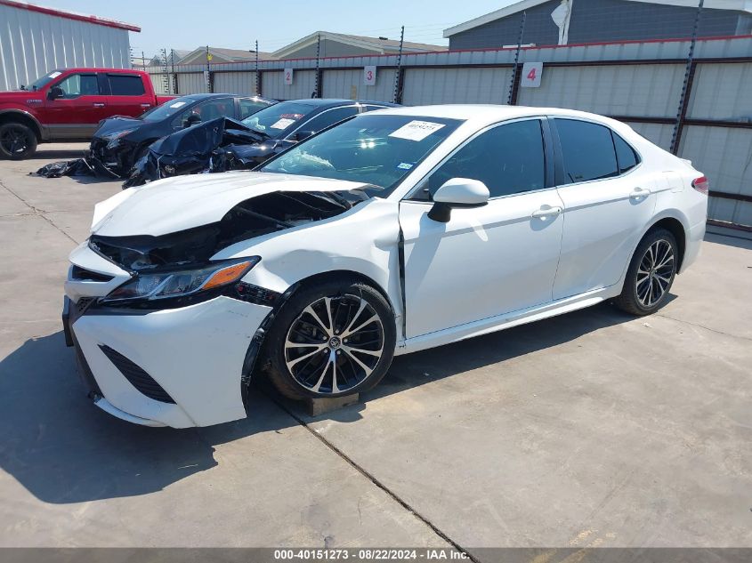 4T1B11HK2JU072809 2018 TOYOTA CAMRY - Image 2