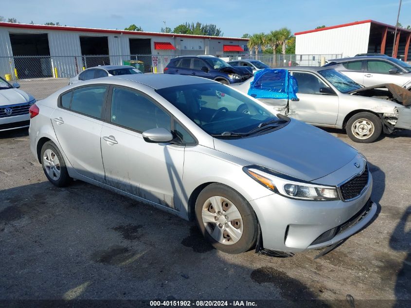 3KPFK4A74HE104565 2017 KIA FORTE - Image 1