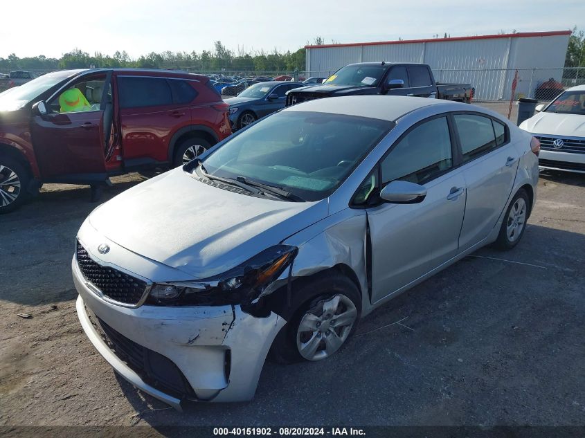 3KPFK4A74HE104565 2017 KIA FORTE - Image 2