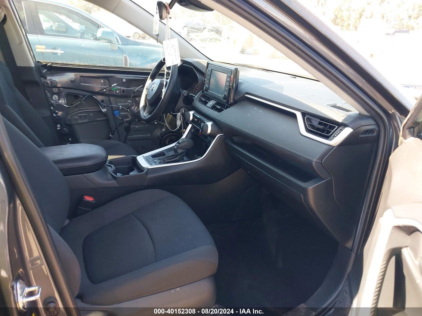 VIN 2T3K1RFV5KW004492 2019 TOYOTA RAV4 LE