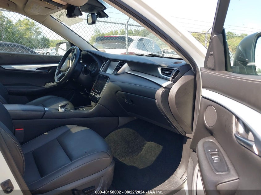 VIN 3PCAJ5M33KF117854 2019 INFINITI QX50 LUXE