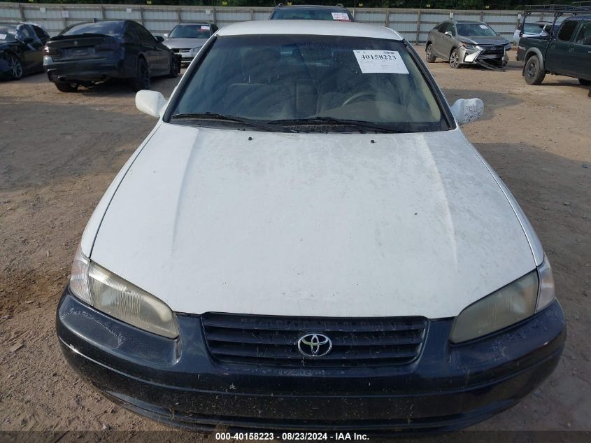 1999 Toyota Camry Le VIN: 4T1BG22K5XU512768 Lot: 40158223