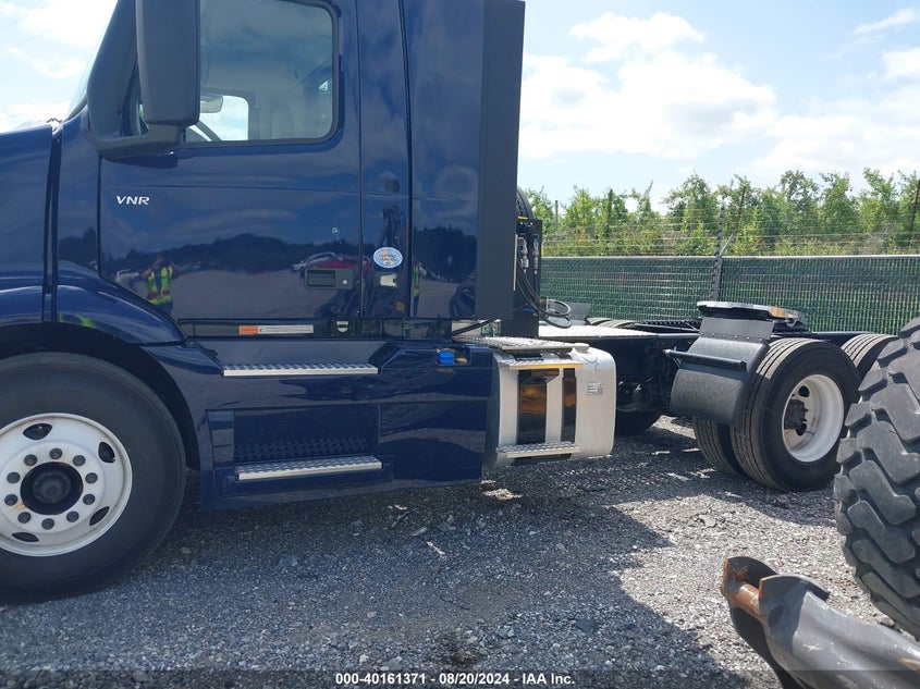 2025 Volvo Vnr VIN: 4V4WC9EHXSN663879 Lot: 40161371